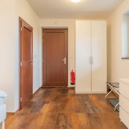 & Restaurace Na Jitrach Гостевой дом Semice