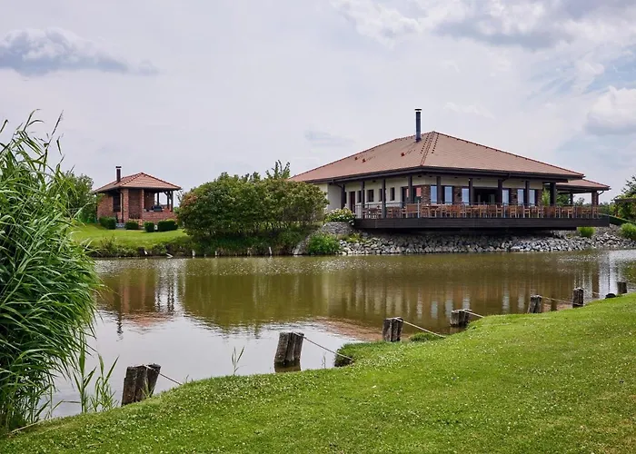 & Restaurace Na Jitrach Гостевой дом 3*